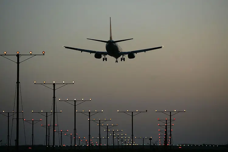 Empresas brasileiras mantiveram a classificação histórica com a Gol (34,1%) com a maior fatia do mercado, seguida pela Latam (31,8%), Azul (21,2%) e Avianca (12,6%) (David McNew/Getty Images)