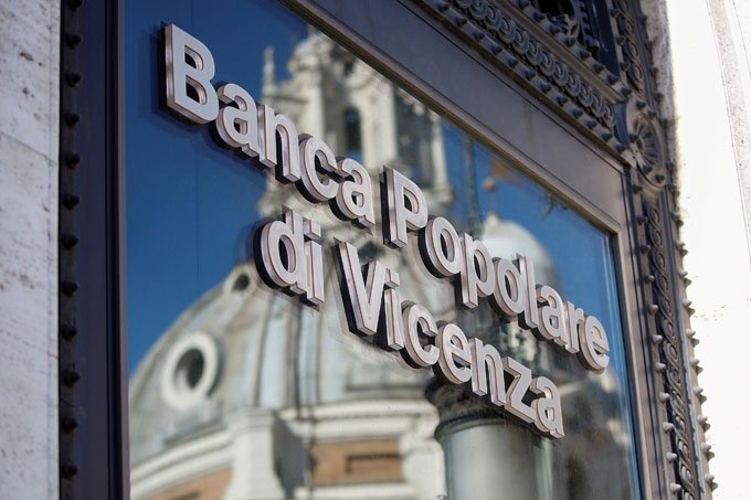 Governo italiano fará aporte de € 17 bi para salvar dois bancos