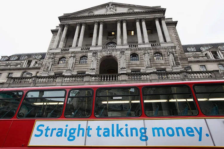 BANCO DA INGLATERRA: a instituição deve baixar hoje o juros para 0,25% a menor taxa da história, a fim de incentivar o consumo e combater os problemas econômicos que o Brexit já começou a causar / Oli Scarff/Getty Images