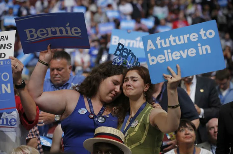 ELEITORES DE SANDERS: o senador subiu ao palco e foi recebido por uma ovação de quase três minutos / Jim Young/ Reuters