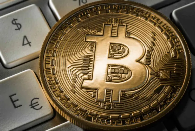 Bitcoin: criptomoeda avançou quase 80% até o momento em dezembro (Thomas Trutschel/Getty Images)
