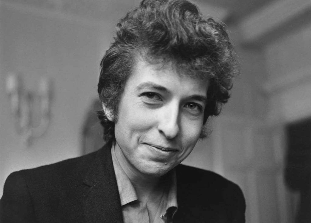 BOB DYLAN: ao dar prêmio para o cantor, comitê do Nobel abriu mão de ser o reconhecimento dado a uma obra que leva a palavra escrita ao seu limite / H. Thompson/ Evening Standard/Hulton Archive/ Getty Images