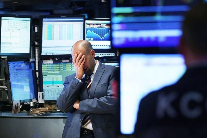 Bolsa americana: os investidores precificam mais aumentos de juros do Federal Reserve e se preocupam com uma recessão global (Spencer Platt/Getty Images)