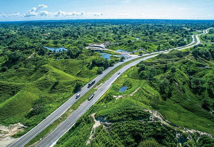 ESTRADA NA COLÔMBIA: o país andino está tirando do papel obras no valor de 17 bilhões de dólares / Divulgação