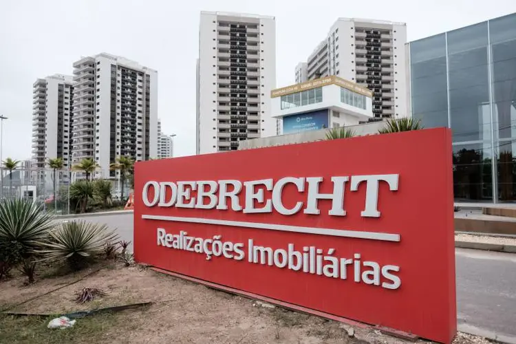 Odebrecht: "De 50 bilhões de sóis (US$ 15,5 bilhões) em investimento, pelo menos 10 bilhões foram pagos com superfaturamento", disse Rosa Bartra (Yasuyoshi Chiba/AFP)