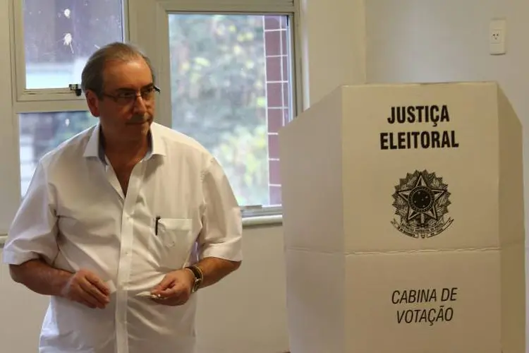 CUNHA: O ex-deputado e ex-presidente da Câmara, cassado em setembro, Eduardo Cunha, vota na Barra da Tijuca / Estadão Conteúdo