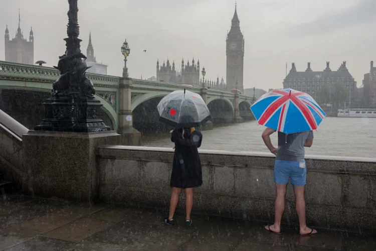 BREXIT: em vez de se retrair, os consumidores britânicos vêm gastando desenfreadamente desde a votação para deixar a União Europeia, como sem nenhuma lógica / Richard Baker / Getty Images