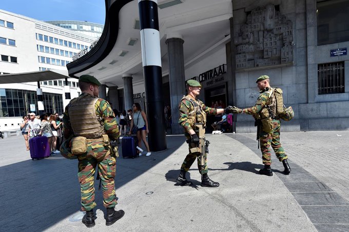 Bruxelas prende quatro pessoas ligadas ao autor de explosão