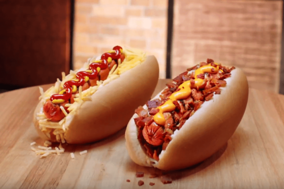 Foto de Hot Dog - cachorro quente brasil, combo com batatas do