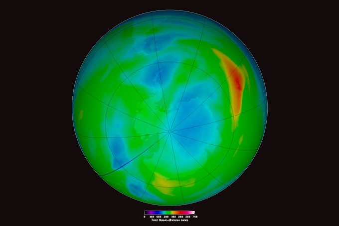 Ozônio: A dispersão destas partículas industriais na atmosfera colocava em risco esta fina camada (NASA/Reprodução)