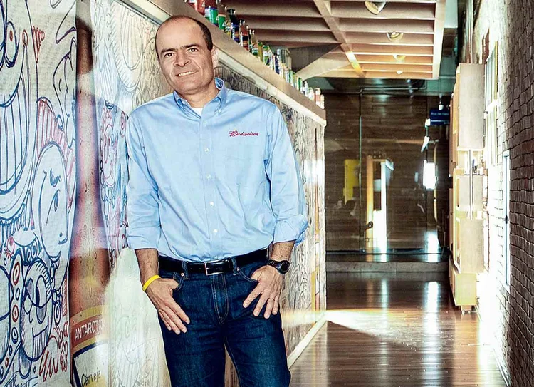 CARLOS BRITO: presidente da AB Inbev e outros executivos ficarão sem bônus após resultados fracos  / CLAUDIO GATTI