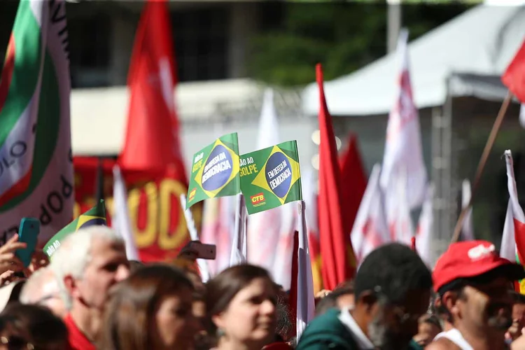 APOIO AO PT: o governo tratou de forma irresponsável as finanças públicas e comprometeu a estabilidade da moeda? / Paulo Pinto / Agência PT