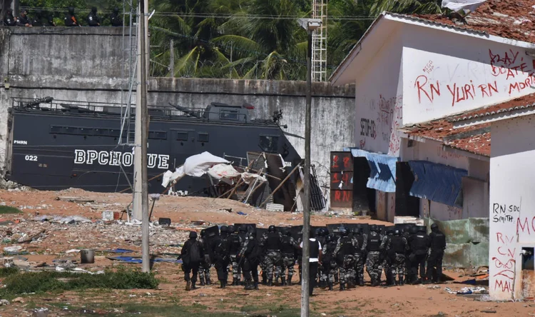 CHOQUE EM NATAL: a tropa de choque entrou no presídio de Alcaçuz depois de quatro dias de rebelião / Josemar Gonçalves/REUTERS