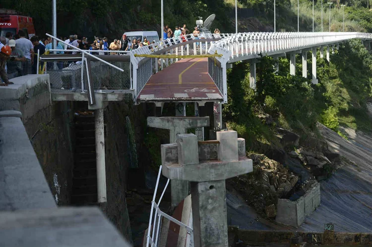 RIO DE JANEIRO: queda de ciclovia é um exemplos do caos enfrentado pelo estado, que tenta socorro do governo / Fernando Frazão/ Agência Brasil