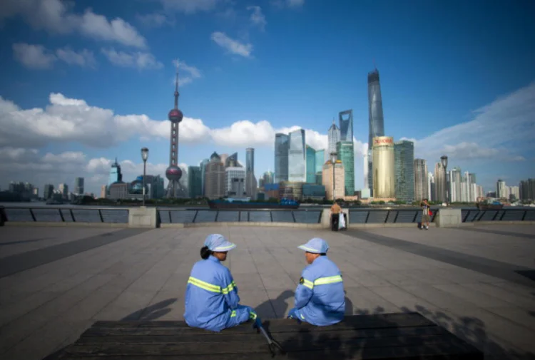 SHANGAI, CHINA: Enquanto a globalização é um importante fator para o achatamento da classe média, a automação também o é / Johannes Eisele / Getty Images (Johannes Eisele / Getty Images/Getty Images)