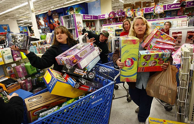 Black Friday: data costuma gerar aglomerações em lojas (Tom Pennington/Getty Images)