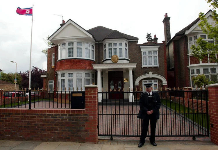 EMBAIXADA DA COREIA DO NORTE EM LONDRES: ex-embaixador fugiu e está na Coreia do Sul  / Stephen Hird/ Reuters