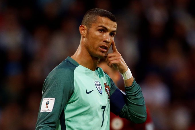 Cristino Ronaldo é considerado a maior celebridade nacional em Portugal (Kacper Pempel/Reuters)