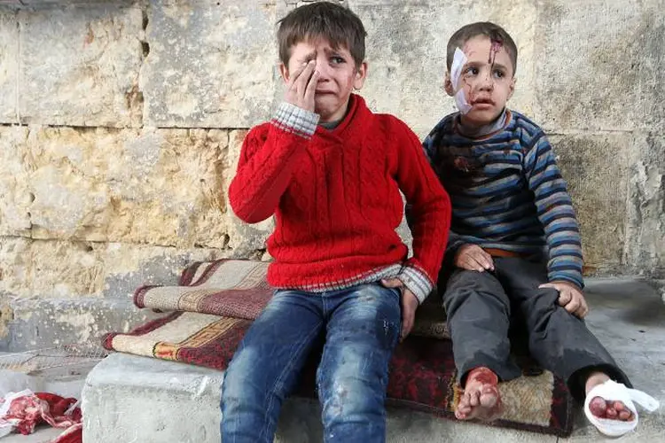 CIVIS ATINGIDOS: enquanto a Síria virou um palco para medição de forças entre as potências, milhares sofrem  / Abdalrhman Ismail/Reuters