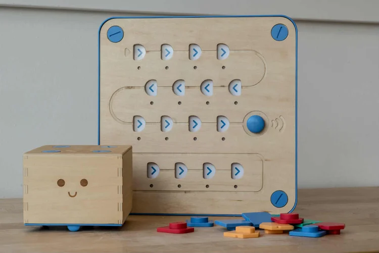 CUBETTO, O BRINQUEDO QUE ENSINA PROGRAMAÇÃO: os brinquedos de massa não são só os Mattels e Fischer-Prices do mundo / Andrew Testa/The New York Times