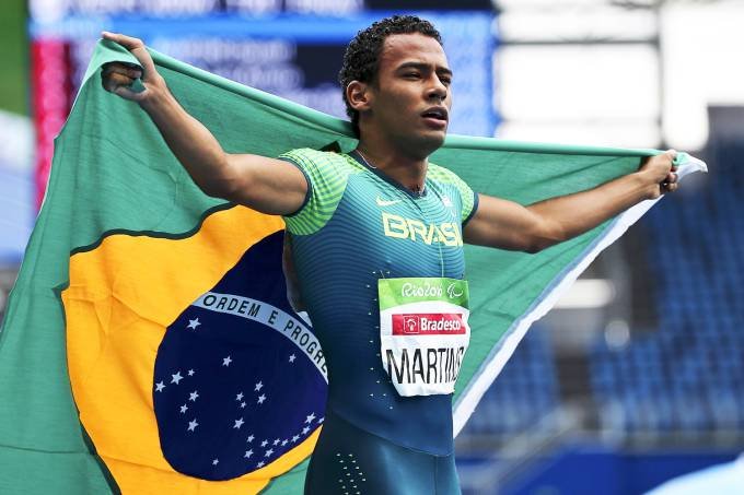 Daniel Martins bate recorde mundial e leva 3º ouro do Brasil