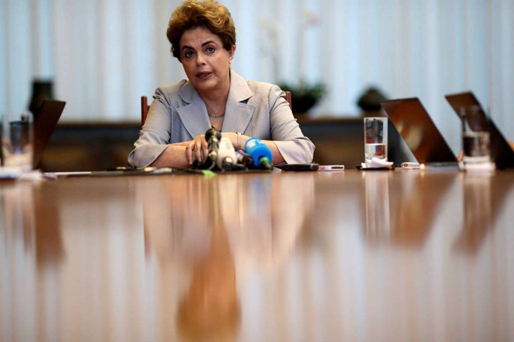 TCU bloqueia bens de Dilma por compra de Pasadena