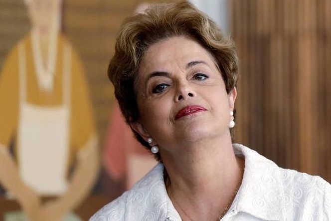 "Os golpistas que me destituíram se destruíram politicamente", diz Dilma