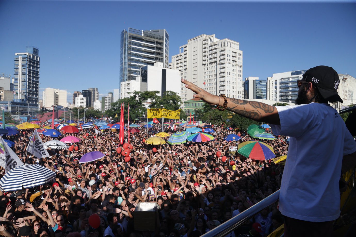 Ato em SP por 'Diretas Já' critica reformas e repressão policial