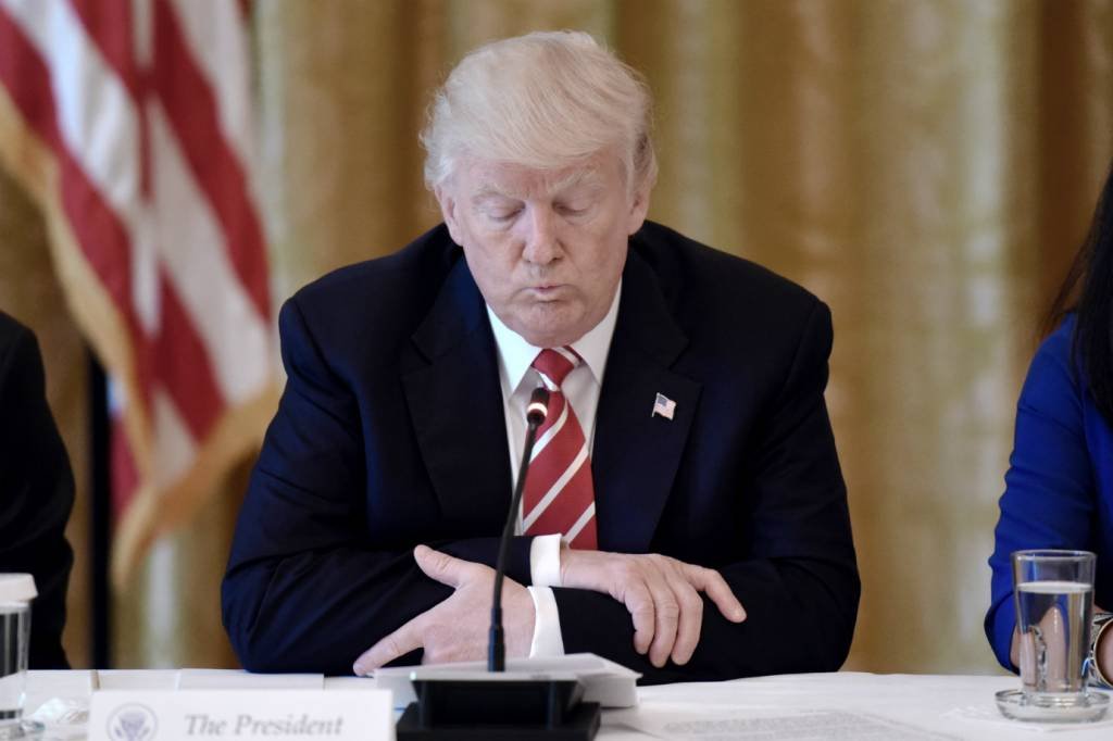 Trump faz confiança do mundo nos EUA cair, diz pesquisa