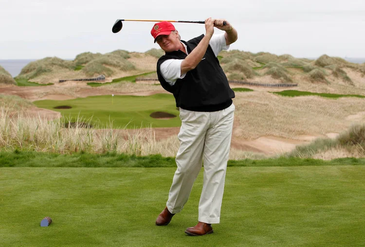 DONALD TRUMP: o candidato republicano vai à Escócia para inaugurar um novo campo de golfe em um de seus resorts. Que timming&#8230;  (David Moir/Reuters)