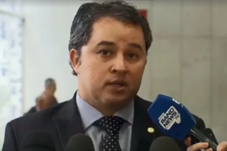 Efraim Filho: "o posicionamento do Bolsonaro à extrema direita desloca o DEM para o centro", disse o líder do partido na Câmara (Facebook/Divulgação)