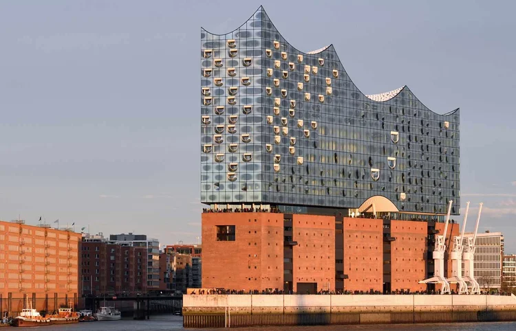 ELBPHILHARMONIE: após sete anos de atraso, nova casa de concerto de Hamburgo custou quase 1 bilhão de euros / Fabian Bimmer/ Reuters