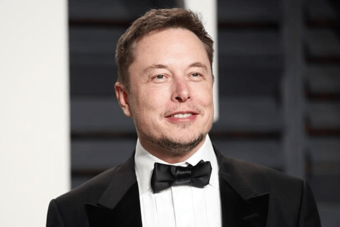 Para Elon Musk, EUA poderiam sobreviver só de energia solar