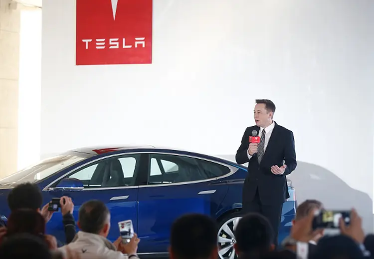 ELON MUSK: presidente da Tesla promete 500.000 veículos entregues até 2018 / Getty Images