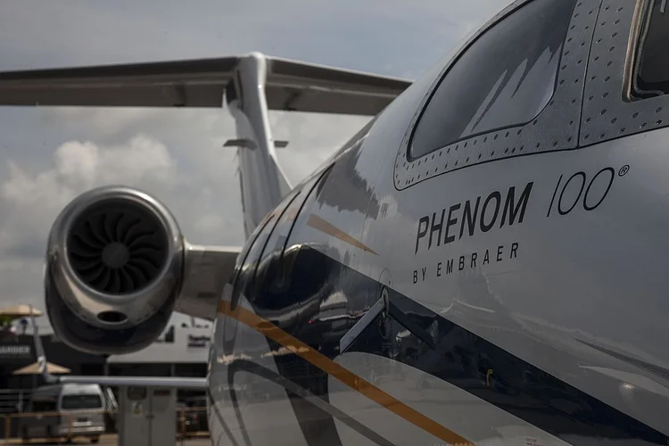 PHENOM 100, DA EMBRAER: fabricante brasileira de aeronaves confirmou programa de demissões voluntárias e emitiu nota dizendo que não tem interesse em vender divisão de defesa, ao contrário do que havia sido noticiado no final de semana / Yuli Seperi/Getty Images