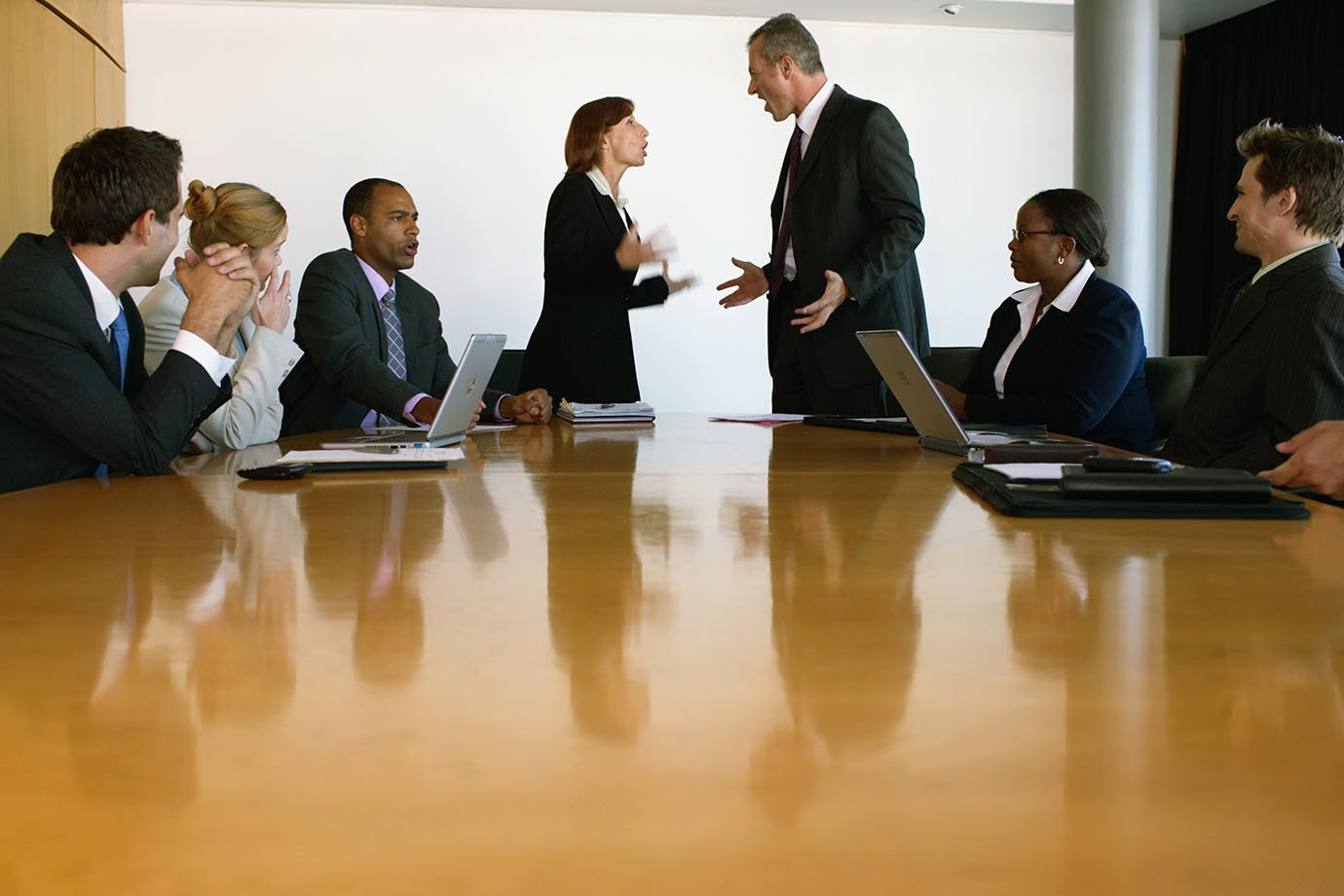 Entenda qual o papel das emoções nas conversas de trabalho
