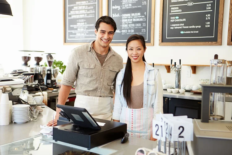 Empreendedores em cafeteria: novas redes de franquia chegam ao mercado brasileiro neste mês (Foto/Thinkstock)