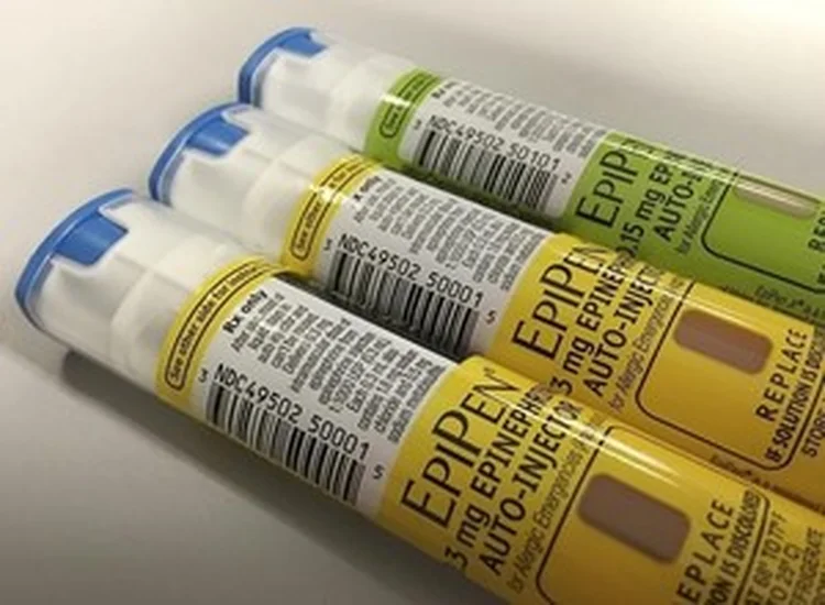 EpiPen: caneta é usada para injetar epinefrina (também conhecida como adrenalina).