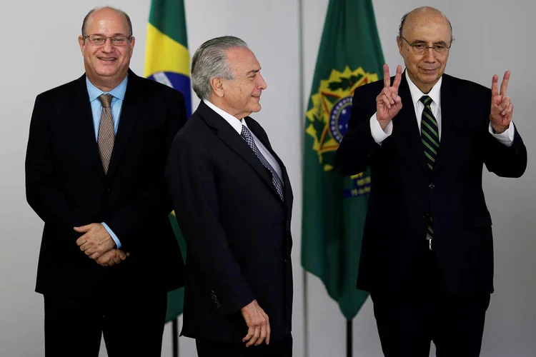 GOLDFAJN, TEMER E MEIRELLES: anúncio de equipe econômica teve pouco efeito no mercado / Ueslei Marcelino/Reuters