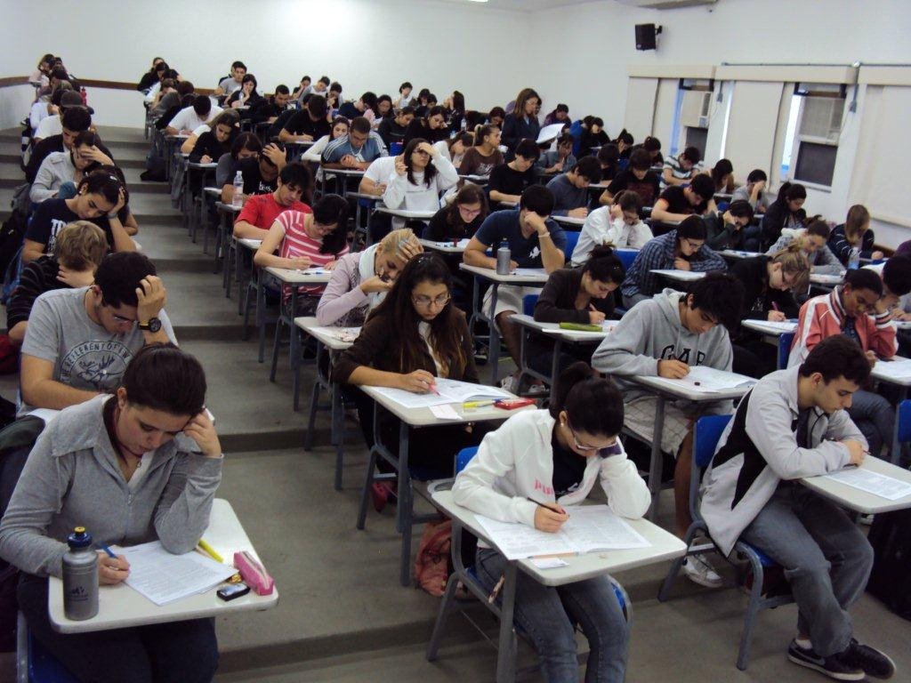 O abismo entre escolas públicas e privadas