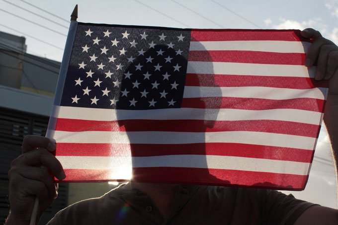 Bandeira dos EUA (Alvin Baez/Reuters)