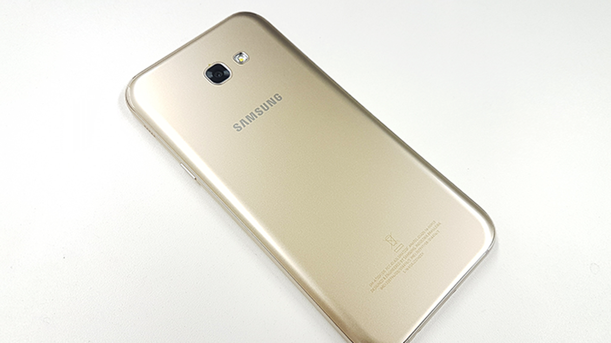 Review: Galaxy A7 tem bateria para um dia de uso e boas câmeras