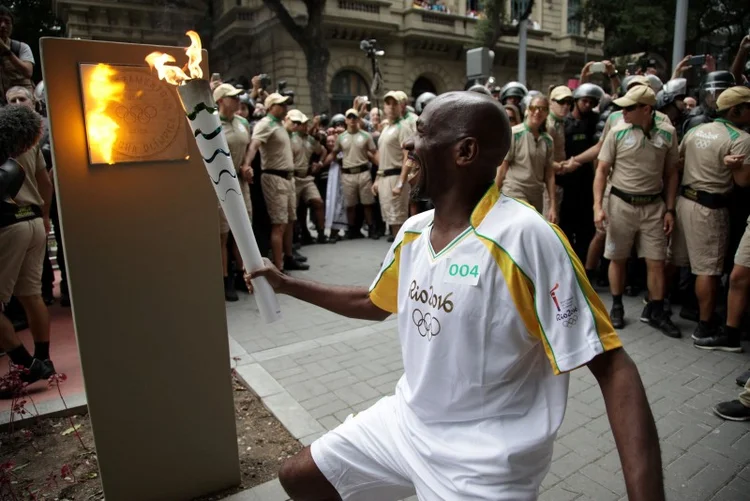 OLIMPÍADAS E ELEIÇÕES: o PMDB deve se aproveitar da boa imagem e da aprovação dos jogos para a campanha de Pedro Paulo, sucessor do atual prefeito Eduardo Paes / REUTERS/Ricardo Cassiano/Prefeitura do Rio/Divulgação via Reuters