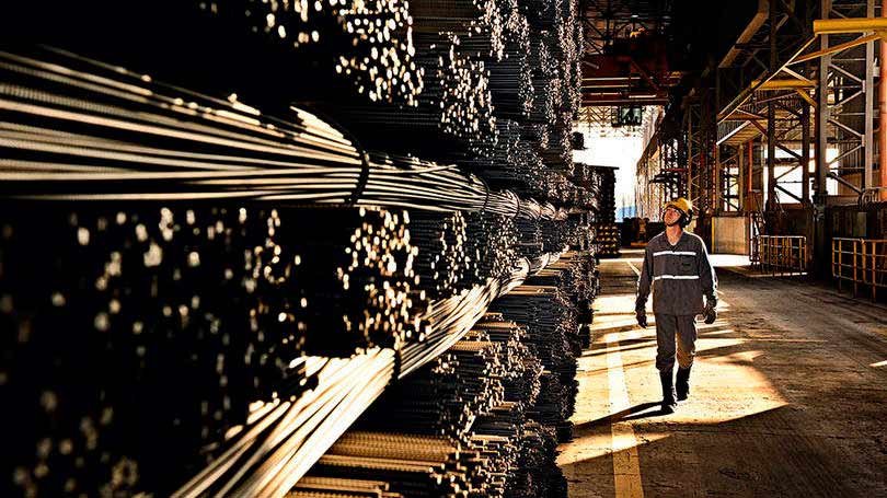Petro cai 6%; Bolsa recua 1,5%&