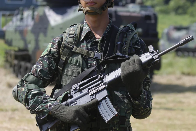 Armas: o porta-voz reiterou que a China é contra qualquer "interferência externa" em seus assuntos (Ashley Po/Getty Images)