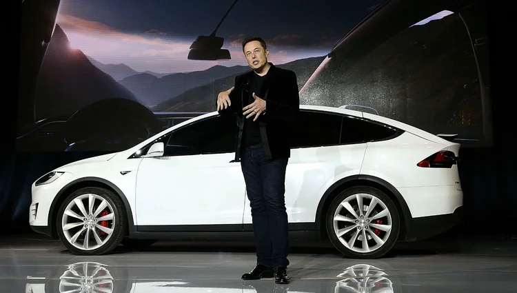 Elon Musk: carros esportivos da Tesla, vídeos de lançamentos de foguetes e luxos parecem mostrar um cotidiano fantástico (Justin Sullivan/Getty Images)