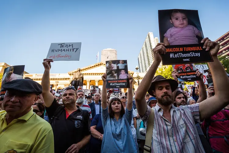 #LET THEM STAY:&#8220;Deixem-os ficar&#8221;, pediam os australianos, em fevereiro, nas ruas de Melbourne / Chris Hopkins / Getty Images