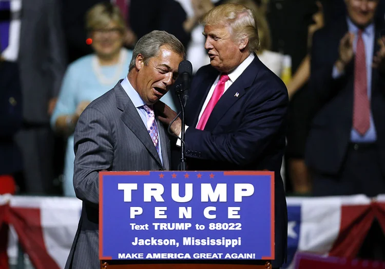 NIGEL FARAGE E DONALD TRUMP: juntos na cruzada contra o livre comércio / Jonathan Bachman/ Getty Images