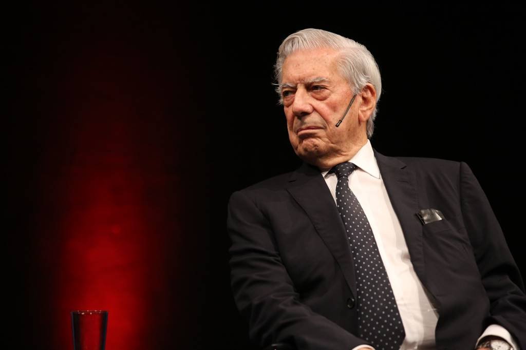 Vargas Llosa é internado com hematoma e leve traumatismo cranioencefálico