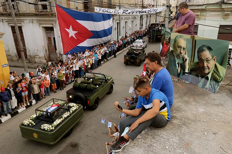 SANTA CLARA, CUBA: a internet é limitada e cara, mas a vida do jovem cubano (um pouco) melhor que dos seus pais  / Chip Somodevilla/Getty Images